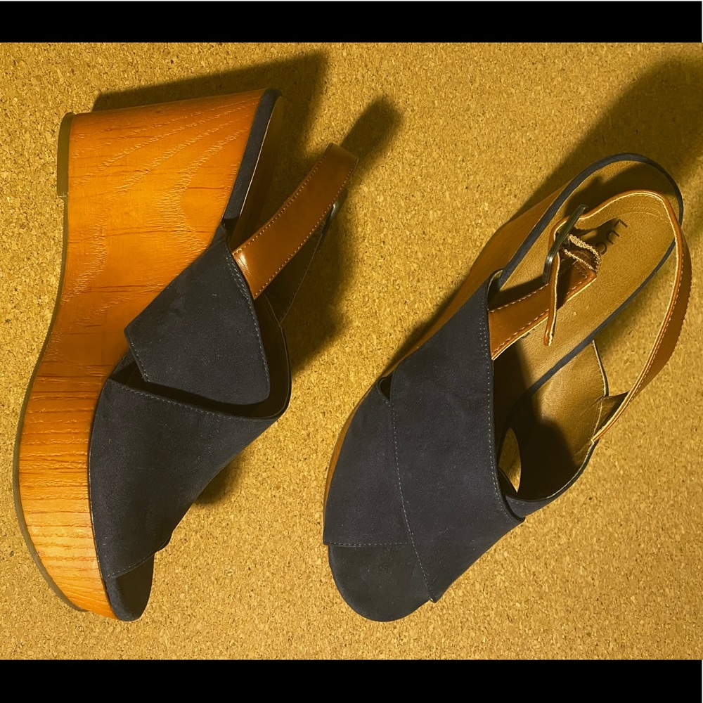 Lucky Brand Navy suede platform sandales size 8 1/2
